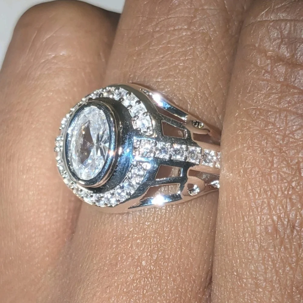 High Quality Sophisticated Men's 925 Silver Ring with Halo Centerpiece Sz 9